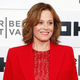 Sigourney Weaver playing a teen Na'vi in Avatar 2